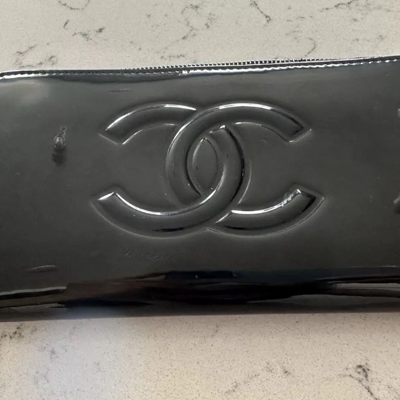 Chanel Camellia Makeup Palette Patent Leather Long Wallet - Picture 3 of 12